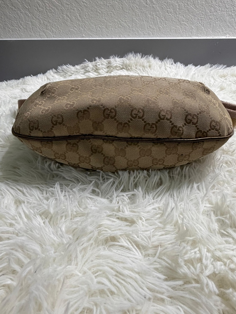 Gucci GG Canvas Shoulder Bag – Beige - Picture 6 of 12